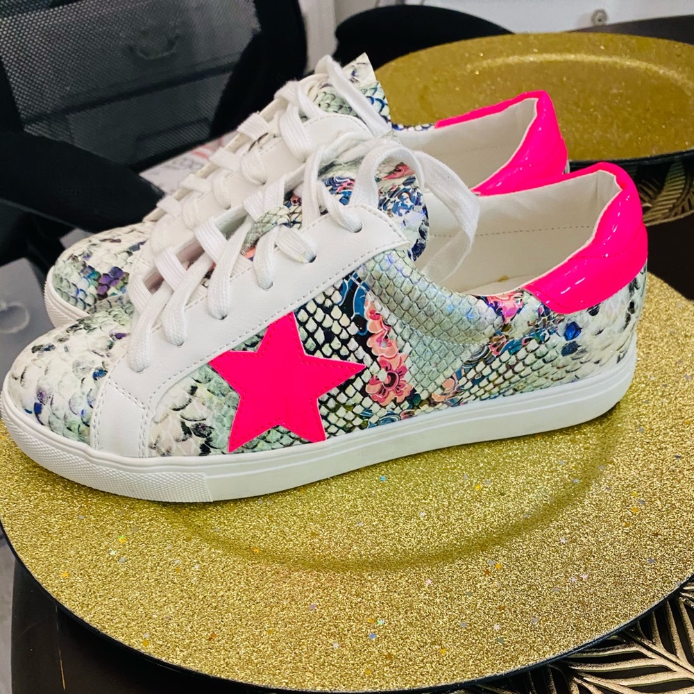 Nature Breeze mermaid scale hot pink sneakers